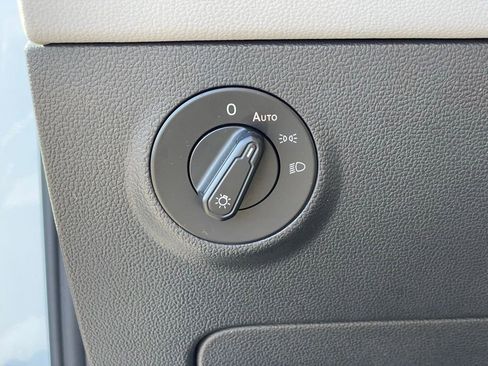 Certified 2024 Volkswagen Taos SE image 14