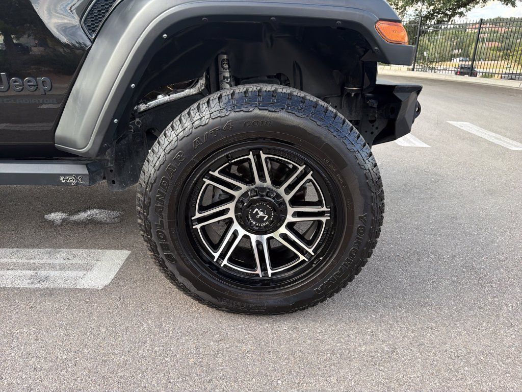 Used 2023 Jeep Gladiator Sport w/ Trailer Tow Package AWD/4WD image 17