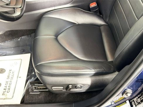 Used 2023 Toyota Highlander L image 17