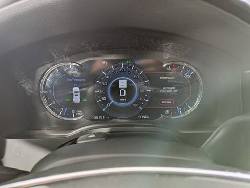 Used 2017 Cadillac Escalade Premium Luxury image 4