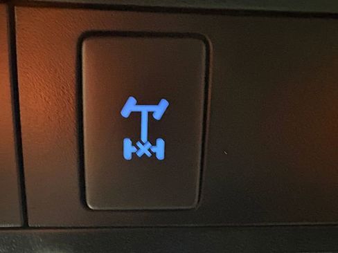 Used 2022 Toyota Tacoma TRD Off-Road w/ Technology Package image 21