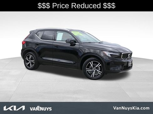 Used 2025 Volvo XC40 B5 Core AWD/4WD image 31