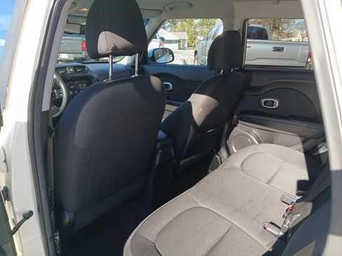 Used 2019 Kia Soul + image 12