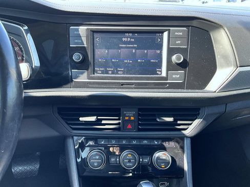 Used 2019 Volkswagen Jetta SE FWD image 14