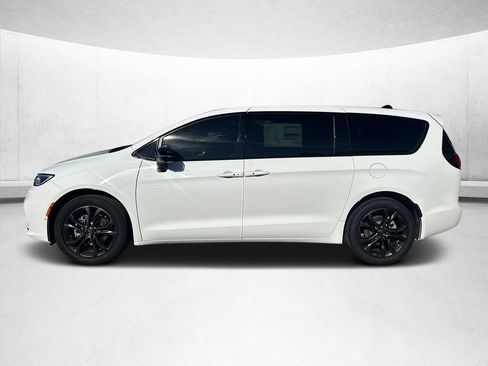 New 2026 Chrysler Pacifica Select image 5
