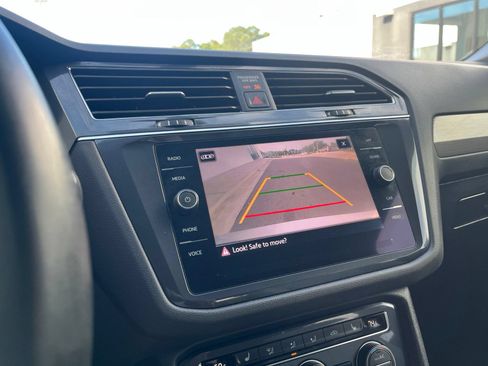 Used 2021 Volkswagen Tiguan SE w/ Panoramic Sunroof Package FWD image 21