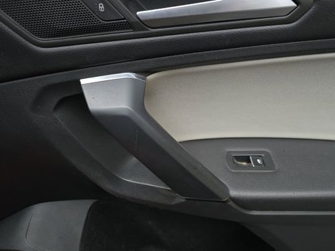Used 2019 Volkswagen Tiguan S image 22