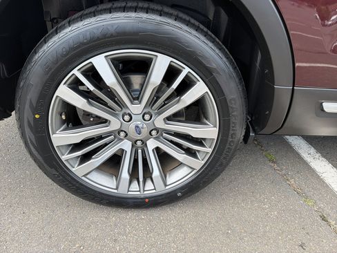 Used 2018 Ford Explorer Platinum AWD/4WD image 10