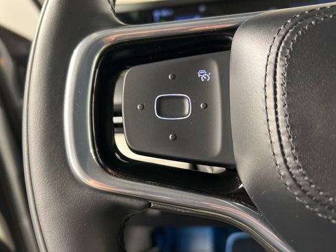 Certified 2025 Lincoln Nautilus Reserve image 21