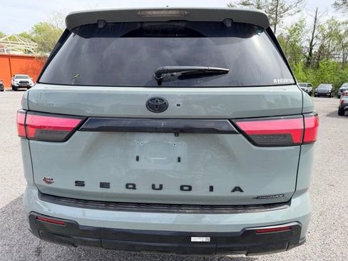 Used 2025 Toyota Sequoia Platinum image 4