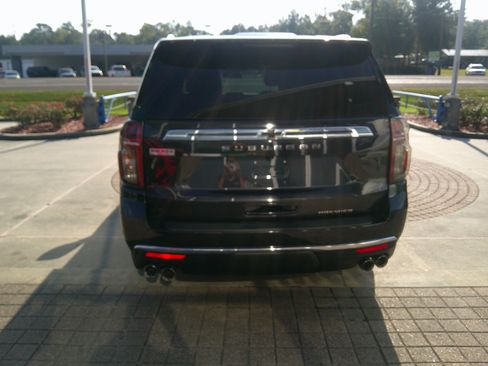 Used 2023 Chevrolet Suburban Premier image 3