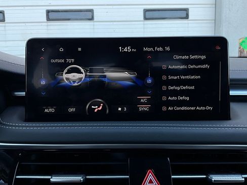 Used 2025 Genesis G70 2.5T image 28