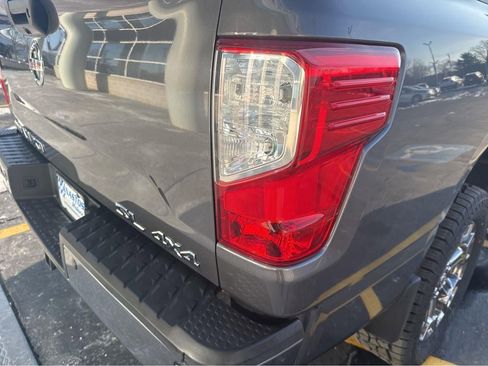 Used 2019 Nissan Titan SL w/ Chrome Package AWD/4WD image 13