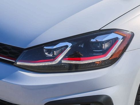 Used 2018 Volkswagen GTI SE FWD image 26