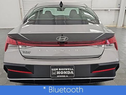 Used 2024 Hyundai Elantra SEL w/ Convenience Package image 8
