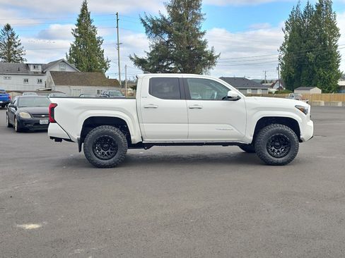 Used 2026 Toyota Tacoma SR5 AWD/4WD image 7