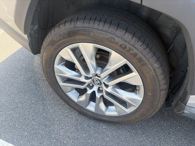 Used 2019 Toyota RAV4 Limited FWD image 8