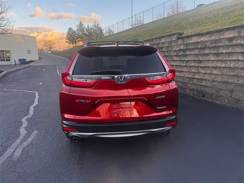 Used 2018 Honda CR-V Touring image 3