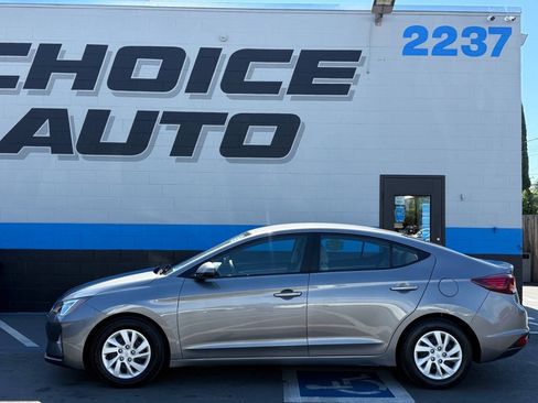 Used 2019 Hyundai Elantra SE FWD image 17