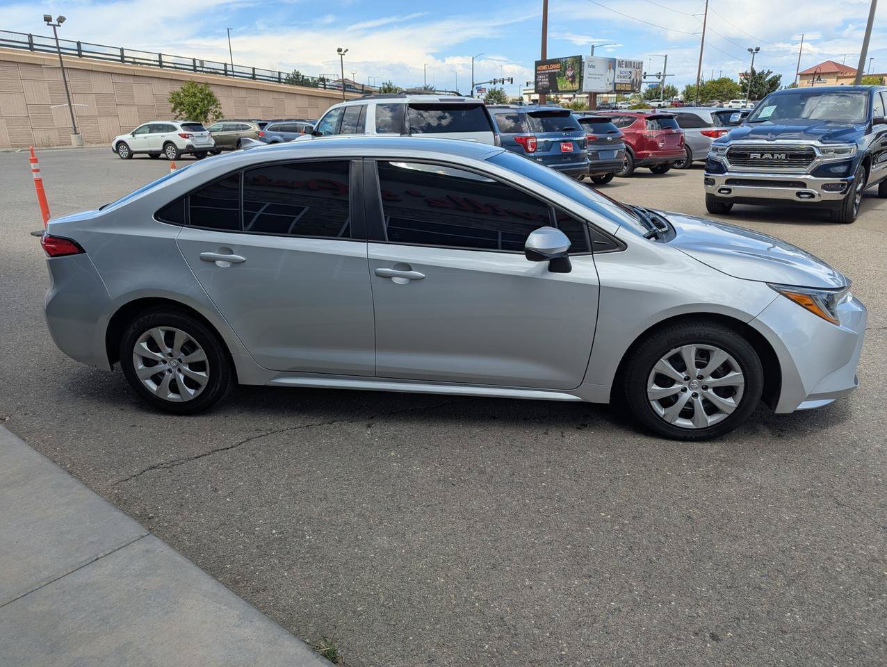 Used 2022 Toyota Corolla LE FWD image 6