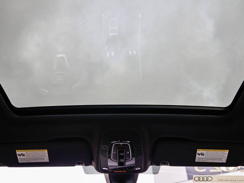 Certified 2025 Audi Q7 3.0T Premium w/ Convenience Package image 18