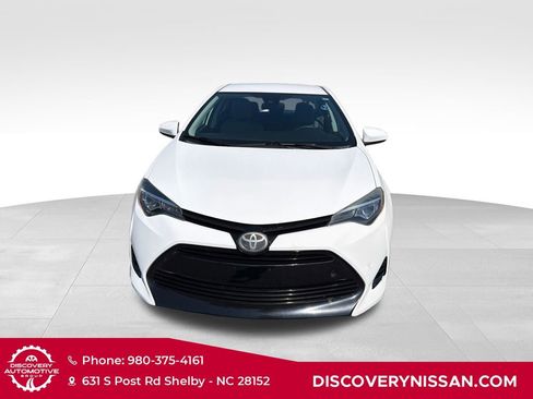 Used 2018 Toyota Corolla LE FWD image 2