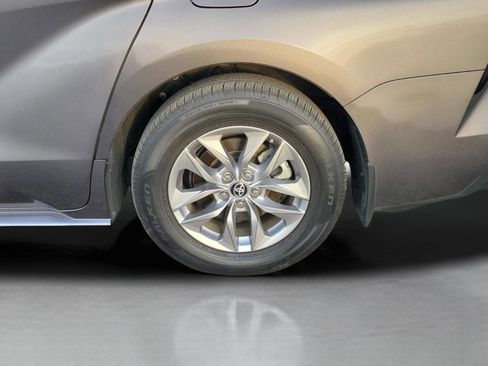 Used 2024 Toyota Sienna XLE image 29