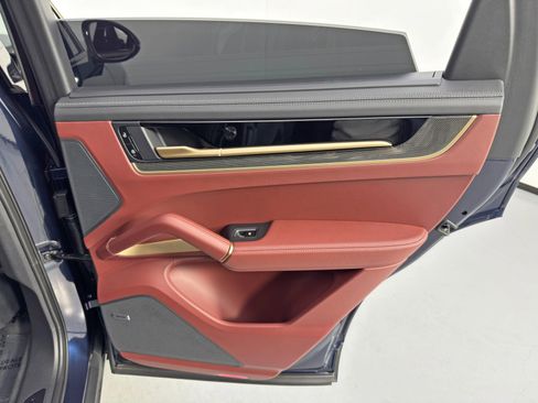 Used 2025 Porsche Cayenne Turbo image 52