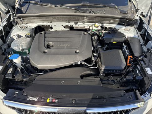 Used 2025 Volvo XC40 B5 Core image 36