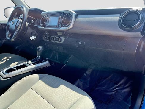 Used 2016 Toyota Tacoma SR5 w/ SR5 Appearance Package (SN) image 25