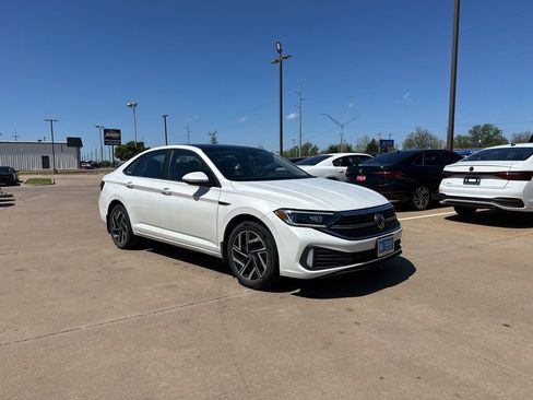 Used 2024 Volkswagen Jetta SEL image 3