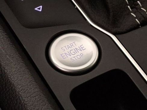 Used 2023 Volkswagen Atlas SE image 25