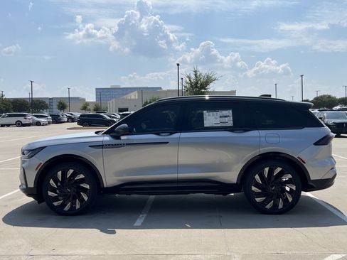 New 2025 Lincoln Nautilus Reserve w/ Jet Appearance Package image 4