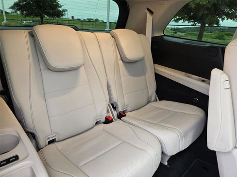 Used 2024 Mercedes-Benz GLS 450 4MATIC image 33