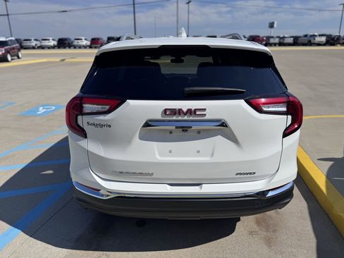 Used 2023 GMC Terrain SLT image 4