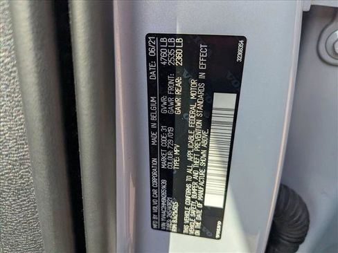 Used 2022 Volvo XC40 T4 R-Design w/ Protection Package Premier image 25