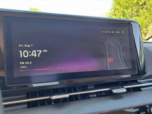 Used 2024 Kia Carnival EX FWD image 14