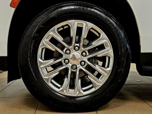 Used 2021 GMC Yukon SLT w/ SLT Premium Package AWD/4WD image 38