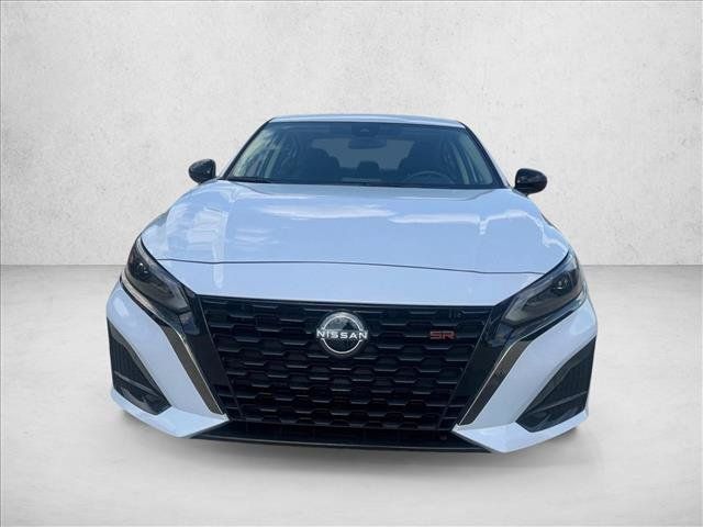 Used 2025 Nissan Altima 2.5 SR AWD/4WD image 2