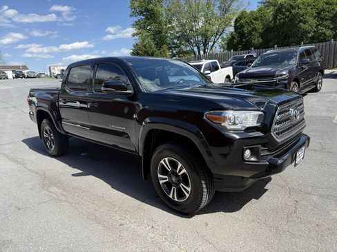 Used 2016 Toyota Tacoma TRD Sport w/ Towing Package AWD/4WD image 6