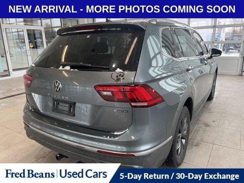 Used 2022 Volkswagen Tiguan SE w/ Panoramic Sunroof Package image 4