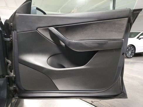 Used 2020 Tesla Model Y Long Range image 27