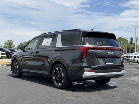 New 2027 Kia Carnival EX FWD image 6