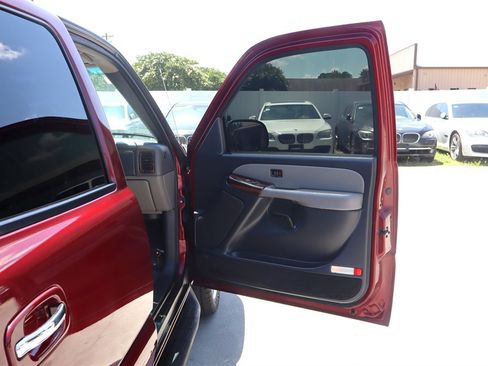 Used 2002 Chevrolet Tahoe LS w/ Traction Pkg RWD image 36