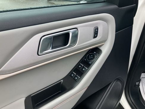 Certified 2025 Ford Explorer Active w/ Active Comfort Package RWD image 10