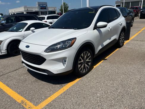 Used 2020 Ford Escape Titanium AWD/4WD image 4