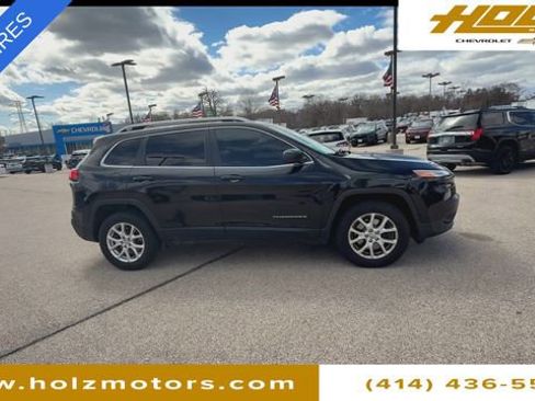 Used 2017 Jeep Cherokee Latitude w/ Cold Weather Group image 10