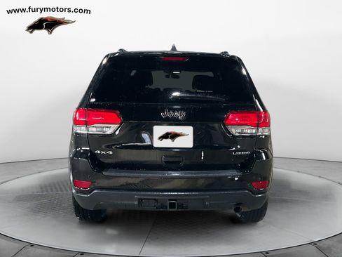 Used 2019 Jeep Grand Cherokee Laredo image 4