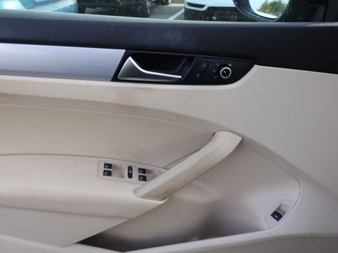Used 2012 Volkswagen Passat 2.5 SE image 21