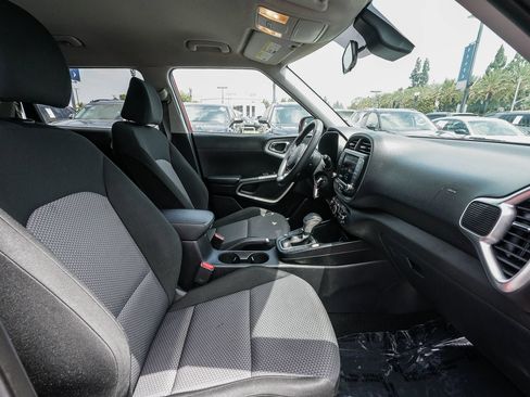 Used 2024 Kia Soul LX w/ Option Group 015 FWD image 17